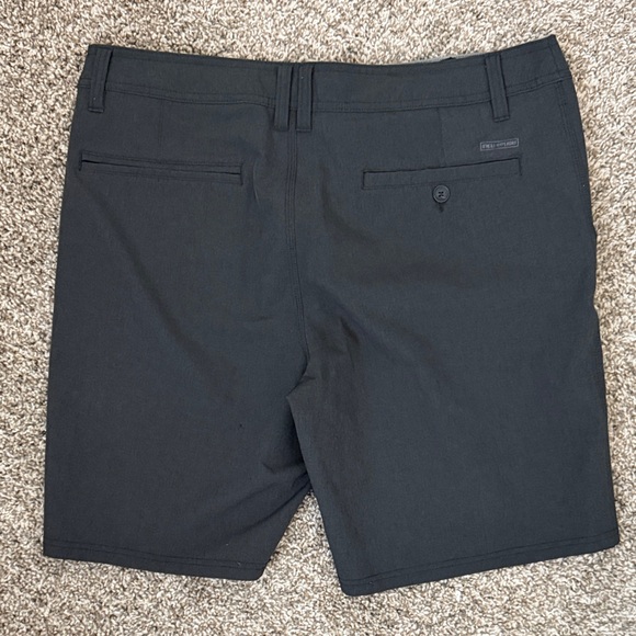 O'Neill Men's Charcoal Flat Front Shorts - Picture 2 of 5